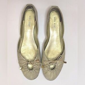 Nine West Guilianer brushed gold leather  ballet flats gathered tie front Size 8